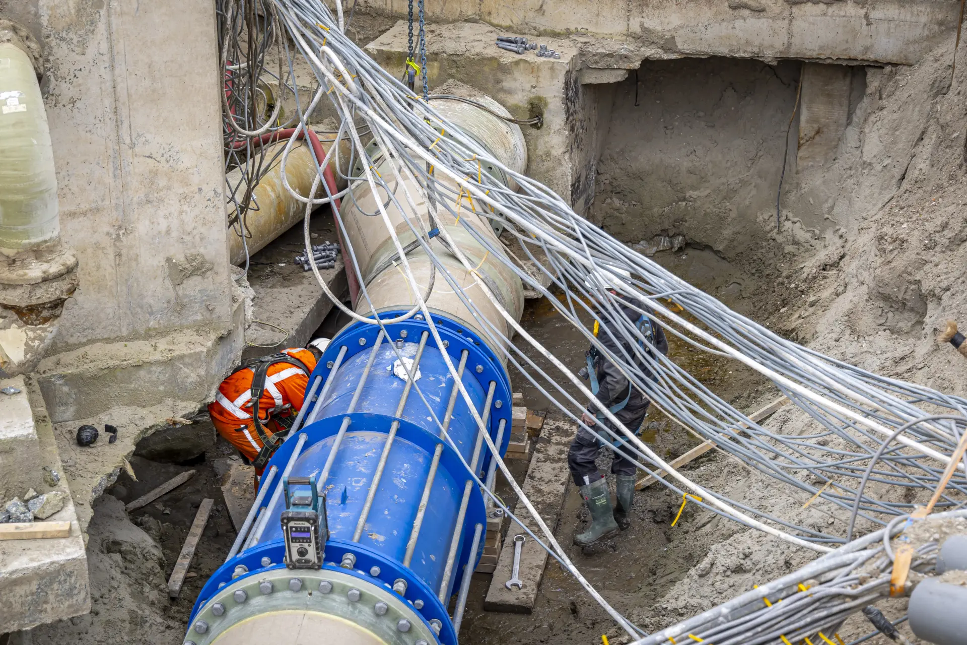 De Kuiper Infrabouw plaatsing buisstukken RWZI Dordrecht